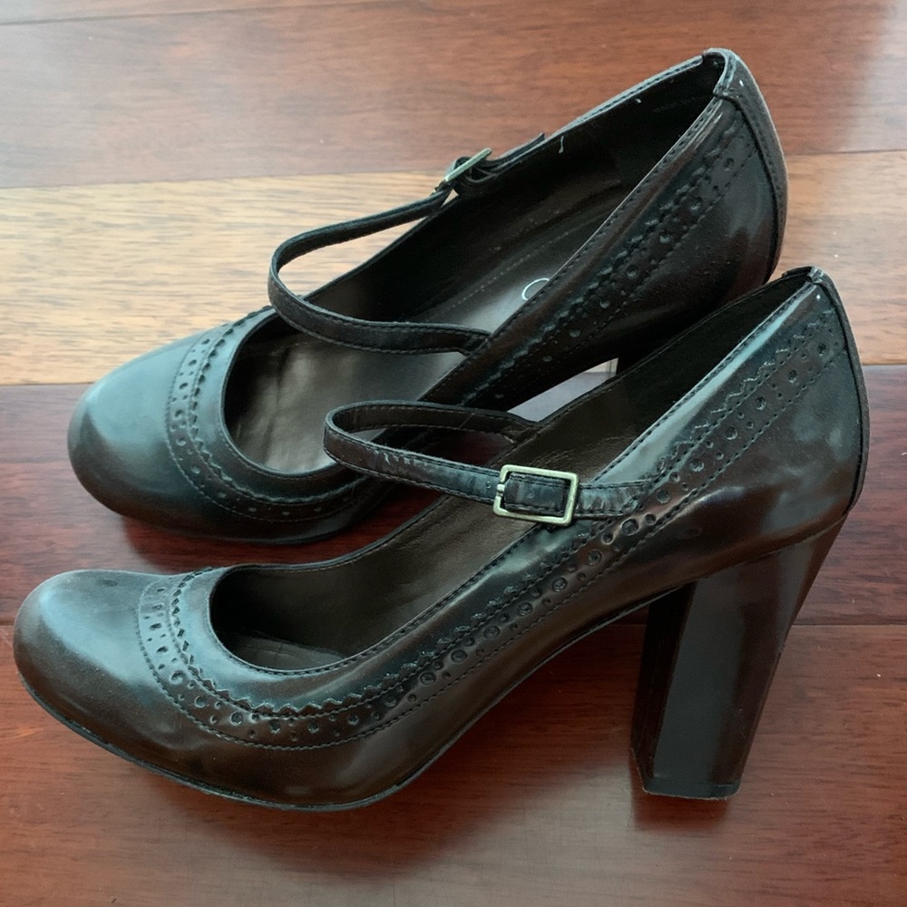 Heeled oxfords